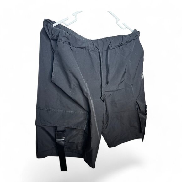 Shein Men's Black Cargo Shorts - Size L - Picture 3 of 8